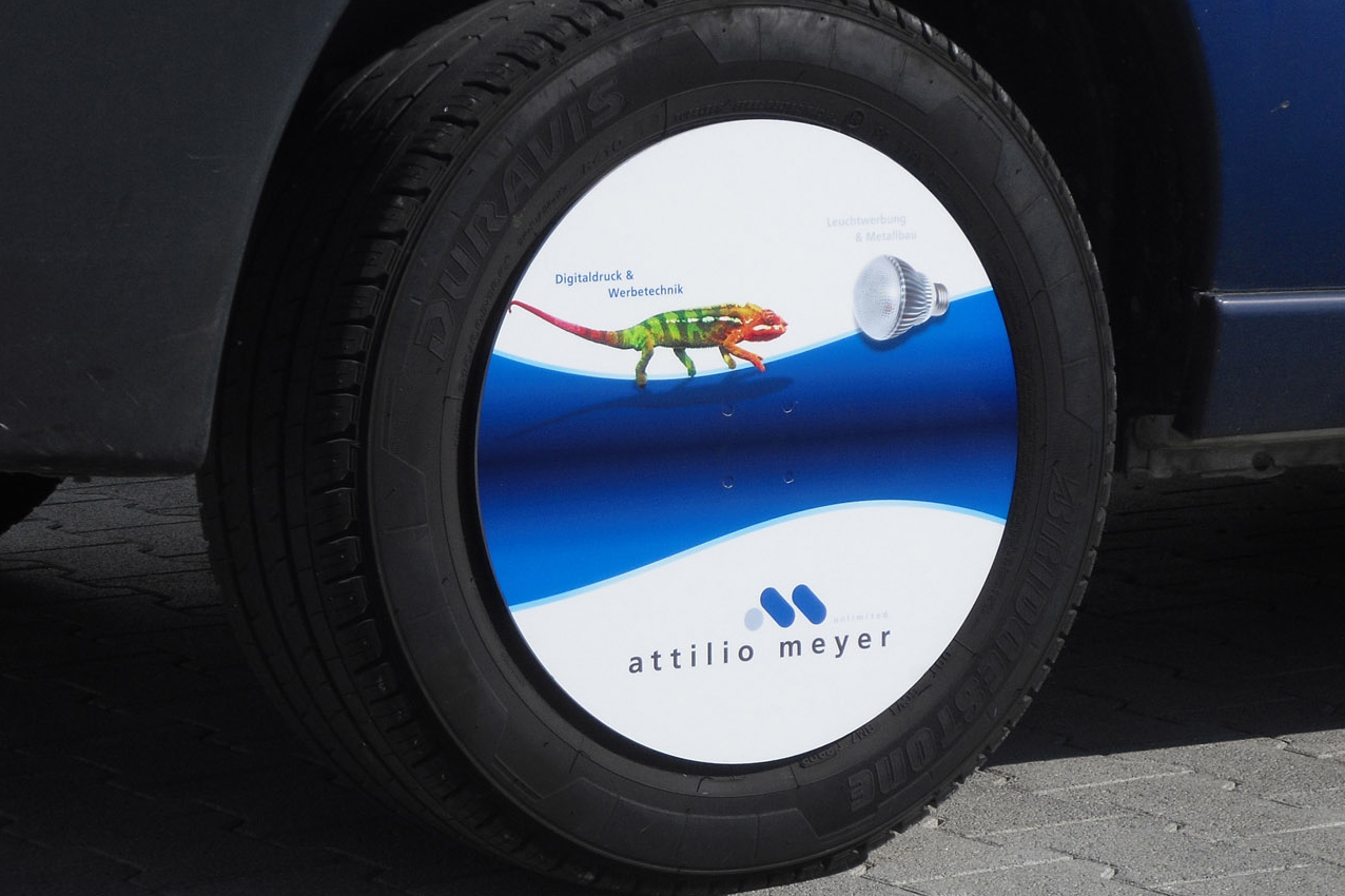 Hubcap advertising outlet
